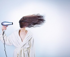 ドライヤーは使った方が髪に良い?