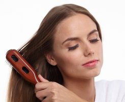 コーミングは良い悪い?間違ったブラッシングで毛髪傷めてないですか?