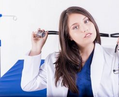 ニキビ・乾燥肌などの皮膚トラブルへの勧めは病院の受診です。